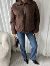 Afbeelding in Gallery-weergave laden, Soy Suede Puffer
