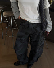 Afbeelding in Gallery-weergave laden, Liam Camo Pants
