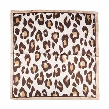 Load image into Gallery viewer, Zijdezachte Sjaaltje Luipaard motief Beige
