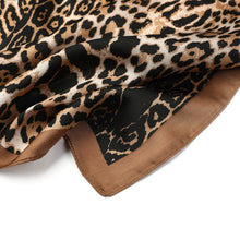 Afbeelding in Gallery-weergave laden, Zijdezachte sjaaltje vierkant Leopard
