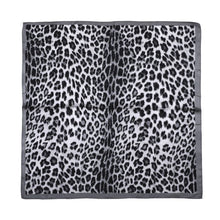 Afbeelding in Gallery-weergave laden, Zijdezachte sjaaltje vierkant - Verschillende Kleuren
