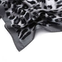 Afbeelding in Gallery-weergave laden, Zijdezachte sjaaltje vierkant - Verschillende Kleuren
