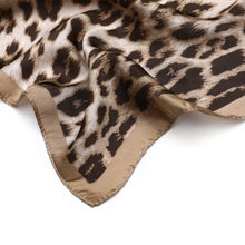 Afbeelding in Gallery-weergave laden, Zijdezachte sjaaltje vierkant - Verschillende Kleuren
