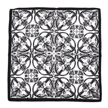 Afbeelding in Gallery-weergave laden, Zijdezachte sjaaltje vierkant - Verschillende Kleuren
