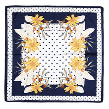 Afbeelding in Gallery-weergave laden, Zijdezachte sjaaltje vierkant - Verschillende Kleuren
