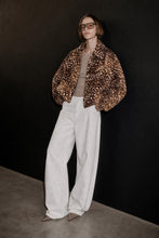 Afbeelding in Gallery-weergave laden, Jollie Fur Bomber Jacket
