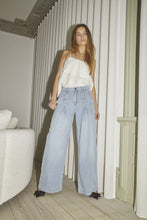 Afbeelding in Gallery-weergave laden, Cindy Eyelet Wide LL Jeans
