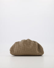 Afbeelding in Gallery-weergave laden, Pamela Grain Clutch - Verschillende Kleuren
