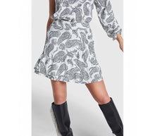 Load image into Gallery viewer, Alix Animal Paisley Skirt Black/White
