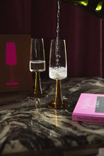Afbeelding in Gallery-weergave laden, Special: Swirl Champagne Glazen  S/2
